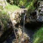 Ein Miniaturwasserfall sorgt für Erfrischung © Gipfelfieber.com