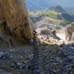 74 Stufen führen an der Wand nach oben © Gipfelfieber.com