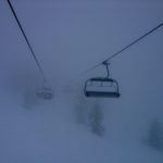 Die Gondeln vor uns verschwinden in den Wolken © Gipfelfieber.com