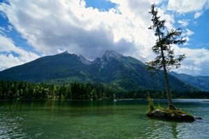 Das Hochkaltermassiv über dem Hintersee © Gipfelfieber.com