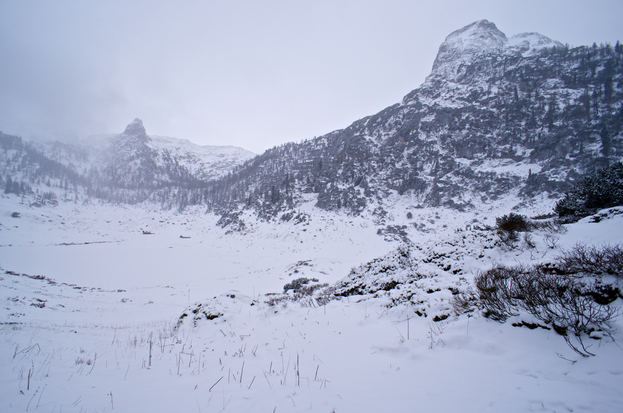 Andere Perspektive: Schönfeldspitze vom verschneiten Funtensee von Süden © Gipfelfieber.com