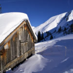 Eine Almhütte im Winterkleid © Gipfelfieber.com