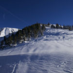 Durch die Schneise verläuft der Aufstieg © Gipfelfieber.com