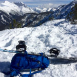 Mit aufgeschnalltem Snowboard © Gipfelfieber