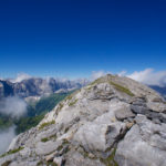 Der eigentlich höchste Punkt hinterm Gipfelkreuz © Gipfelfieber