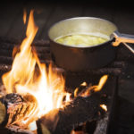 Kochen in der Kota © Visit Finland/Photographer: Vastavalo/Sami Kiuru