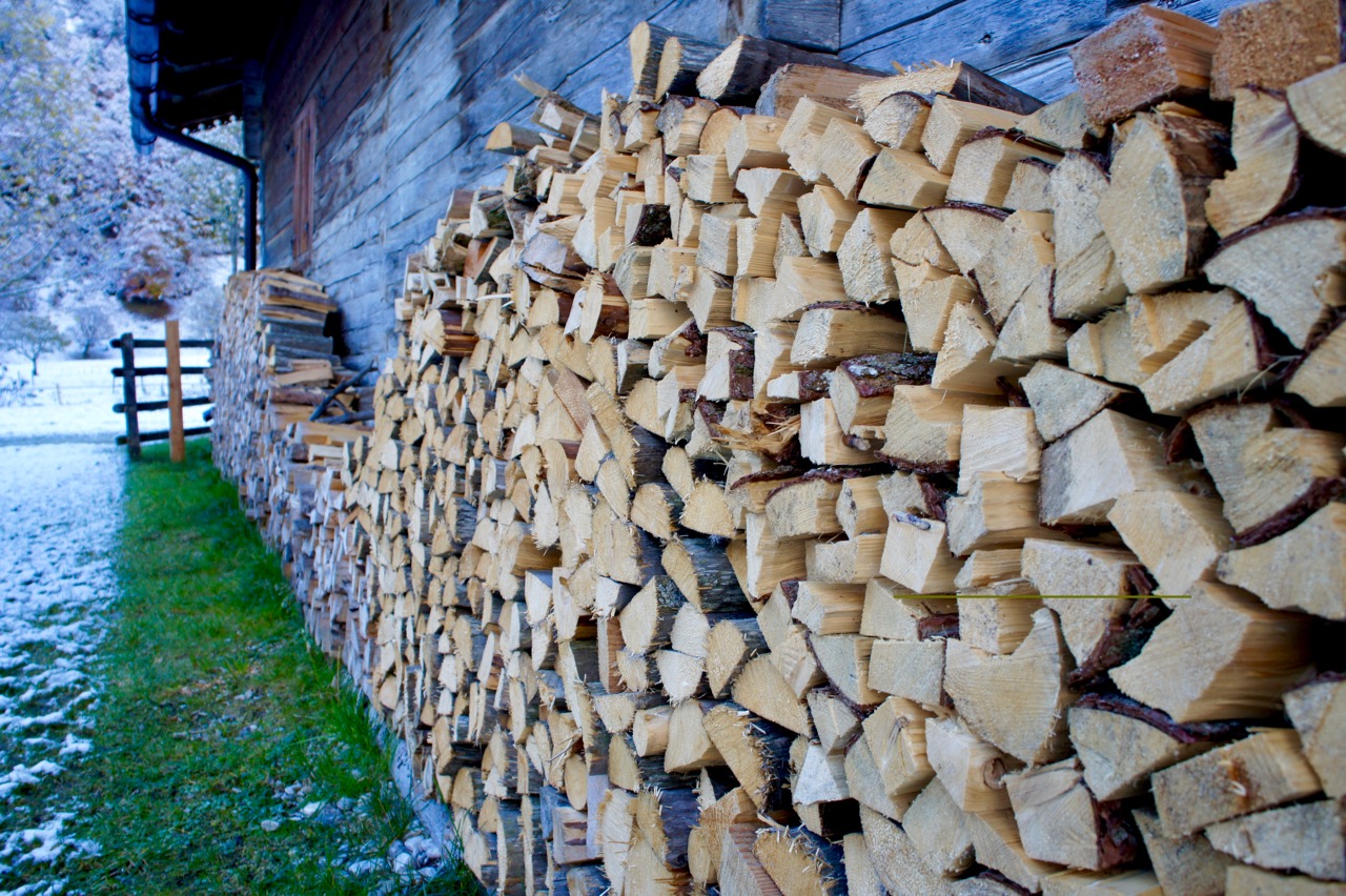 Holz vor der Hütte © Gipfelfieber