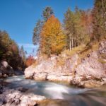 Rißbach eingebettet in Herbstfarben © Gipfelfieber