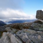 Steinmann über dem Fjord © Gipfelfieber