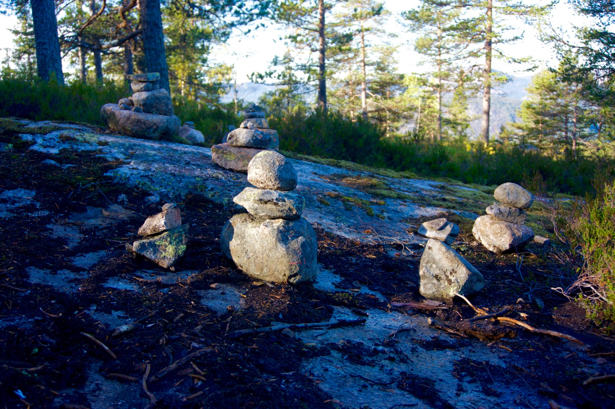 Steinmänner säumen den Weg © Gipfelfieber