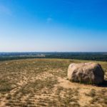 Der Findling markiert den höchsten Punkt der Arkenberge © Gipfelfieber