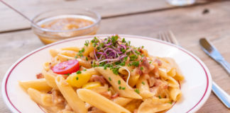 Älplermagronen: Rezept für das Hüttengericht aus den Schweizer Bergen © Gipfelfieber