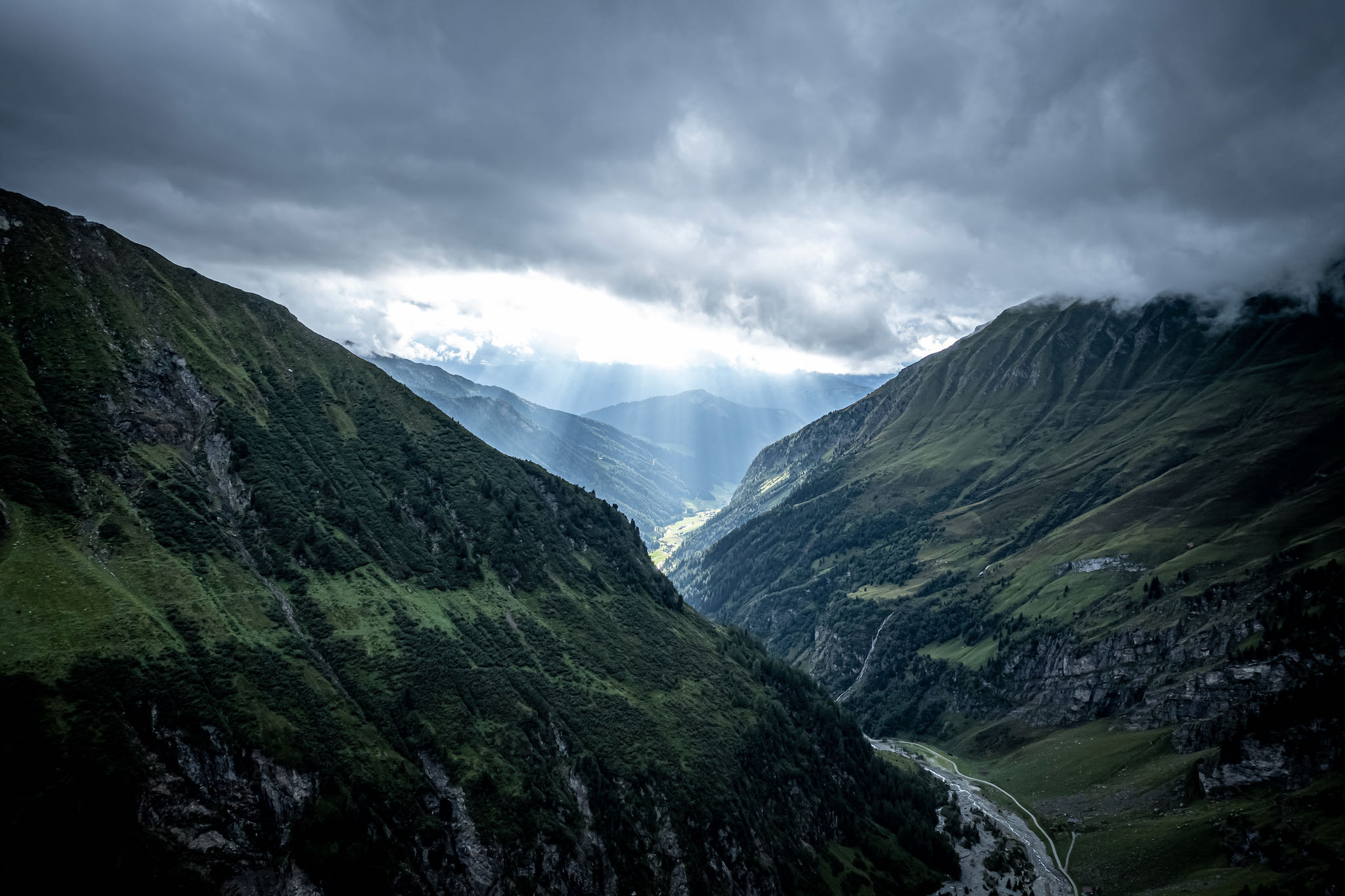 Sonnenstrahlen über dem Valser Tal © Gipfelfieber