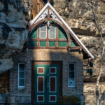 Kiosk unter dem Felsbogen © Gipfelfieber