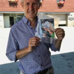 Jens Weißflog mit der Autogrammkarte von 1996