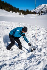 Beim Ausschaufeln © Gipfelfieber