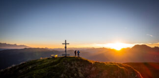 Sonnenaufgang über dem Großarltal: Bike & Hike-Tour auf die Gabel (Kitzstein) © Gipfelfieber