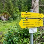 Am Wegweiser dem linken unmarkierten Pfad folgen © Gipfelfieber