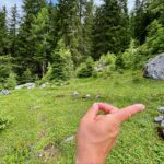 Den schwachen Pfadspuren nach rechts folgen © Gipfelfieber