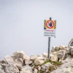 Ein Schild warnt vor der Gefahr © Gipfelfieber